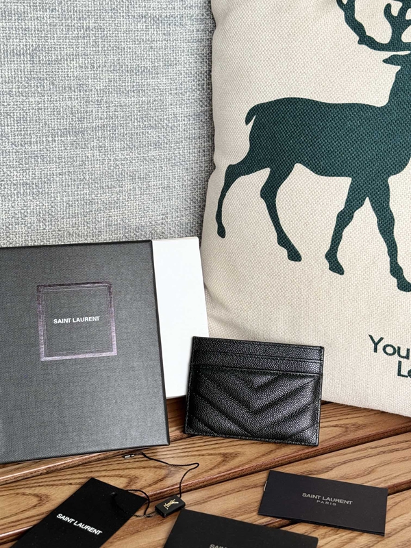 イヴサンローラン財布背面デザイン